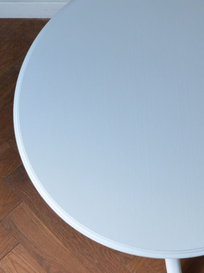 アンティーク風の家具　アンティーク風　フランスアンティーク調の可愛い家具、シャビーシックなティーテーブル　天板を近づいてみると…テストてすとテストてすとテストてすとテストてすとテストてすと。(y-429-f)