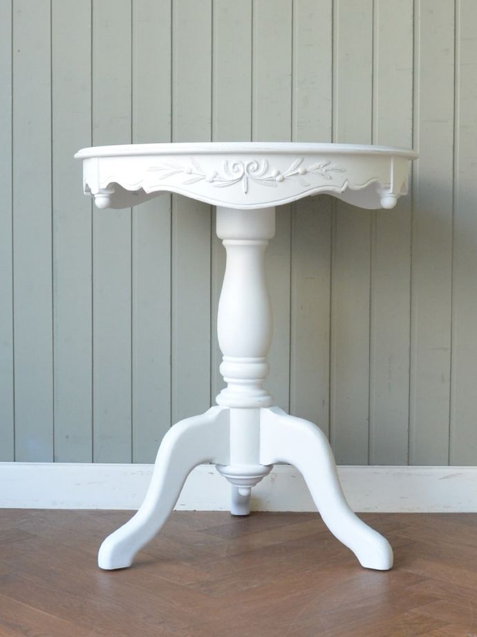 アンティーク風の家具　アンティーク風　フランスアンティーク調の可愛い家具、シャビーシックなティーテーブル　クルッと回転。(y-429-f)