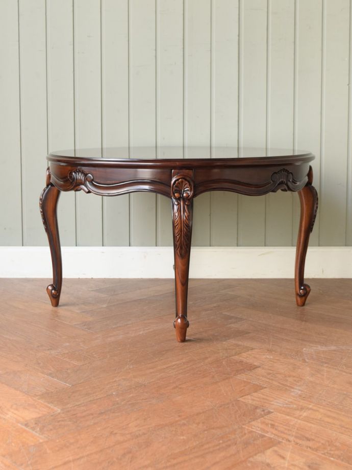 センターテーブルの後ろ