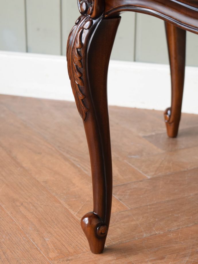 アンティーク風家具の脚