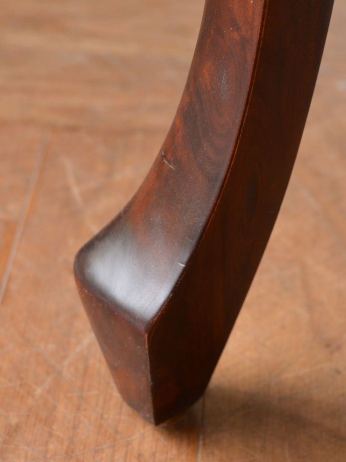 アンティーク風の脚