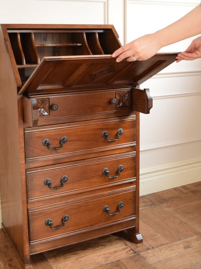 ビューローの扉を前に倒すと