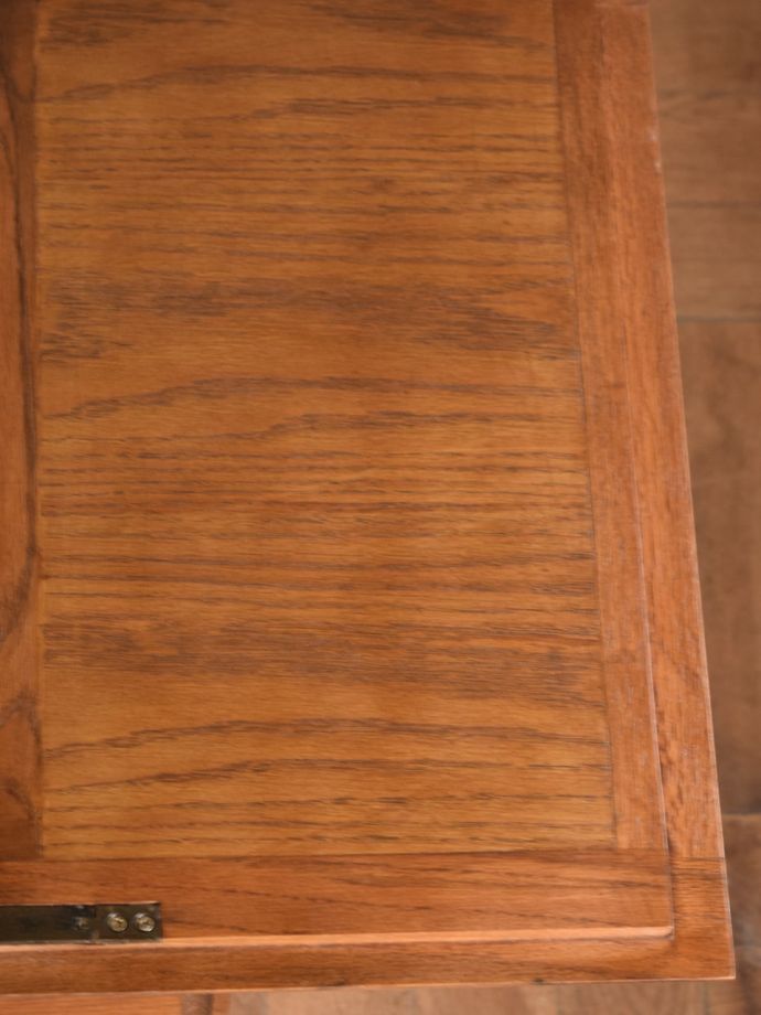 天板に近づいてみると…