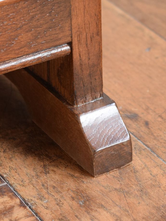 アンティーク風家具の脚