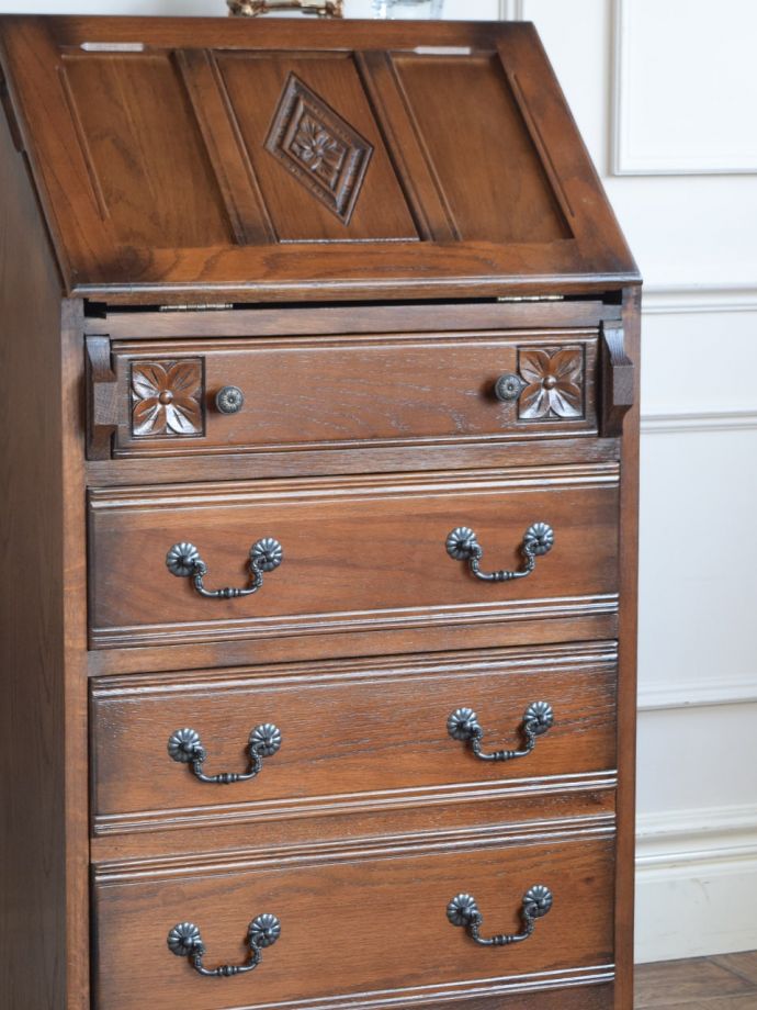 アンティーク家具のようなビューロー