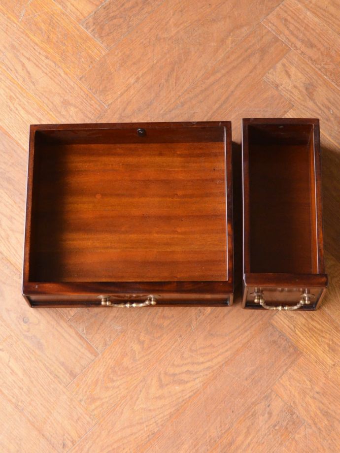 ドレッサーの引き出しの中