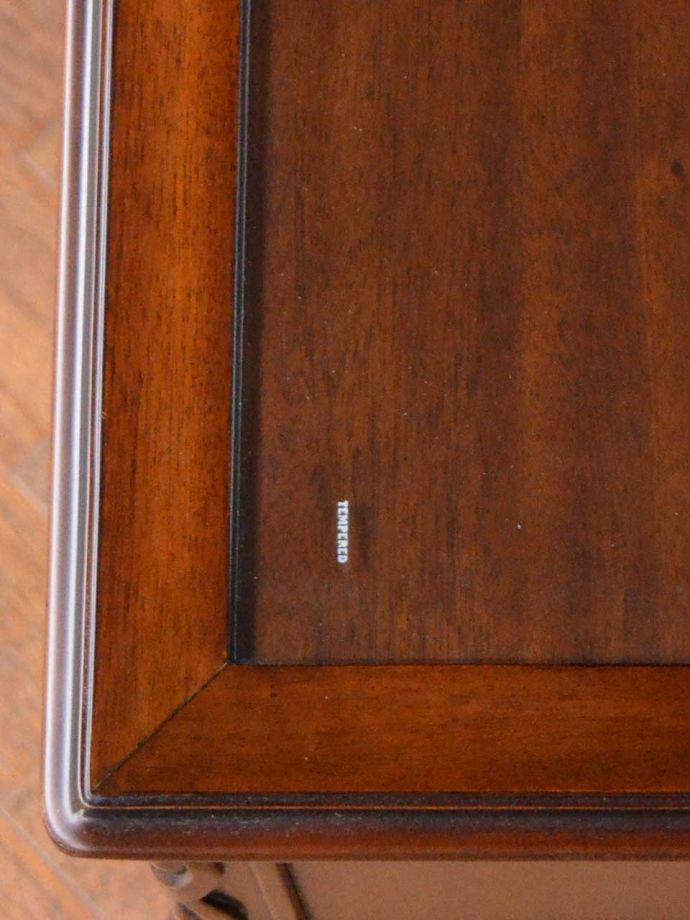 ドレッサーの天板のガラス