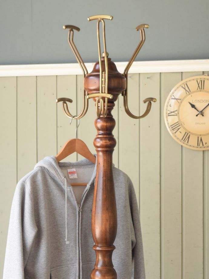 イタリアのアンティーク調家具、おしゃれなコートハンガー、フック