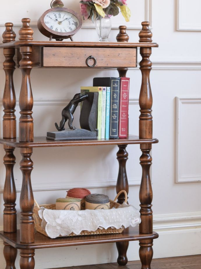 おしゃれなオープンシェルフ