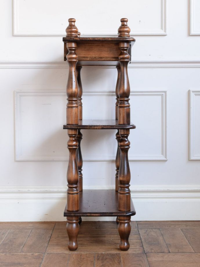 オープンシェルフの側面