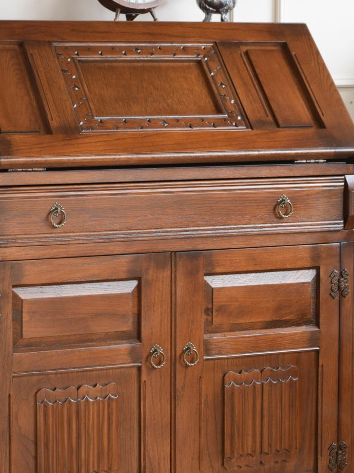 アンティーク家具のようなビューロー