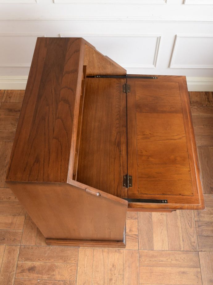 ビューローのデスク