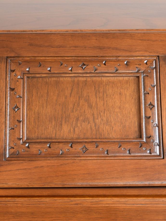 アンティーク風家具の装飾