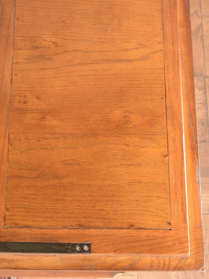 天板に近づいてみると…