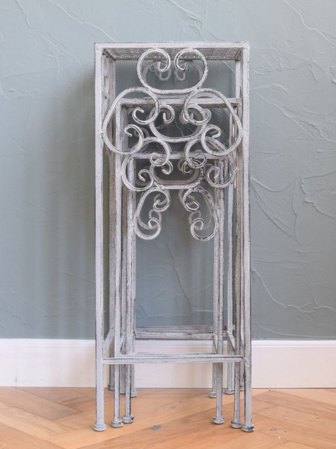 フラワースタンドの後ろ姿