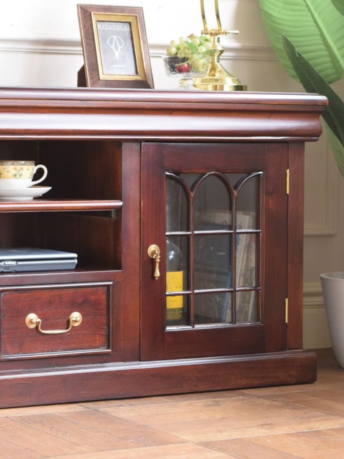 テレビボードの美しいデザイン