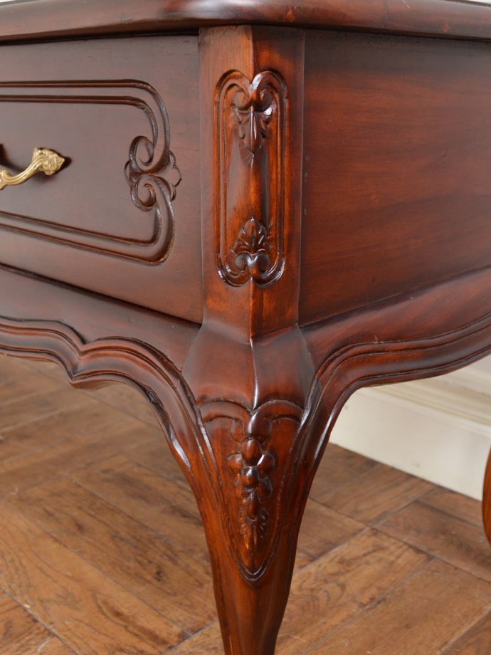 テレビボードの装飾