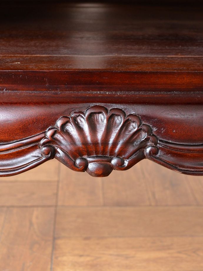 アンティーク風家具の装飾