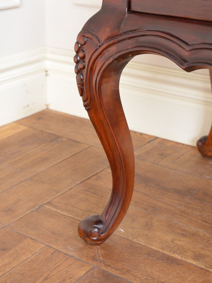 アンティーク風家具の脚