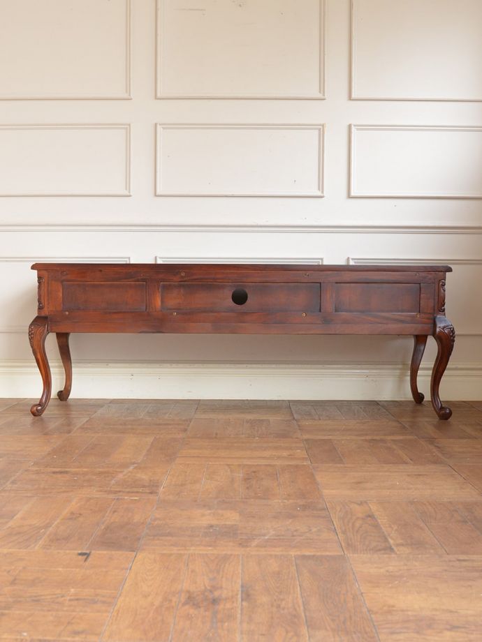 テレビボードの後ろ