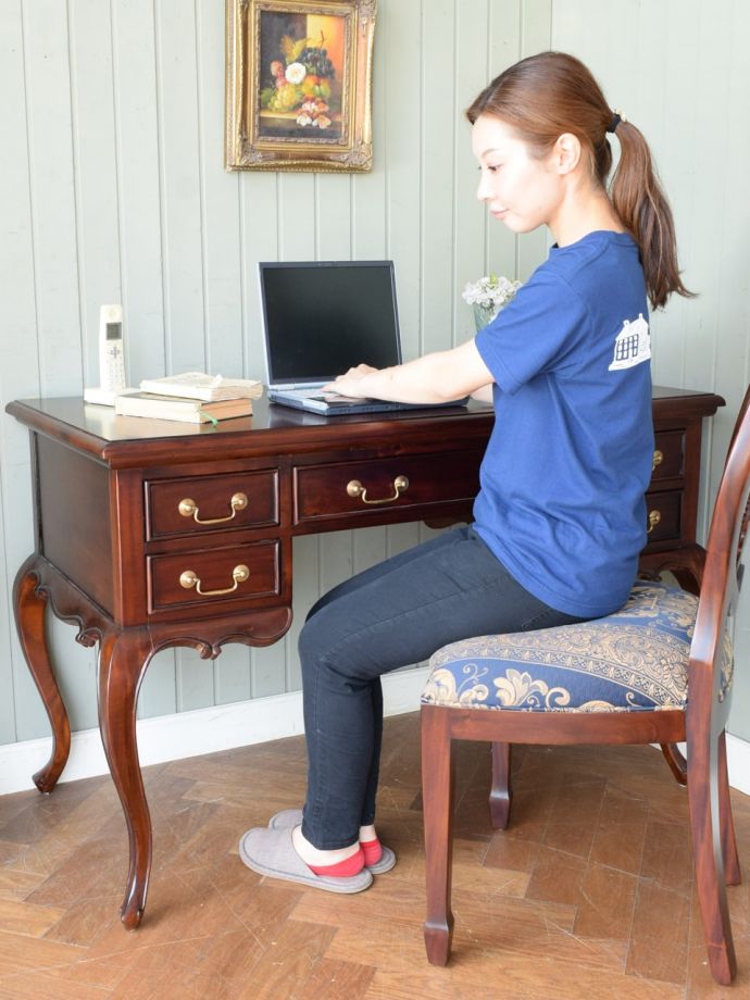 書斎机で楽しむ贅沢な時間