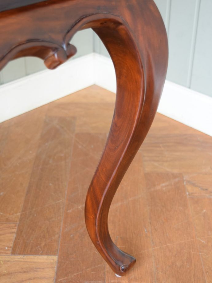 アンティーク風家具の脚