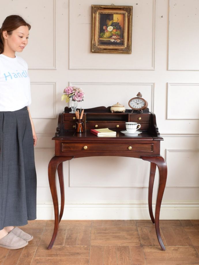 アンティーク風のおしゃれなデスク