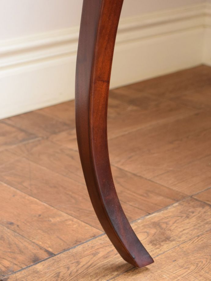 アンティーク風家具の脚