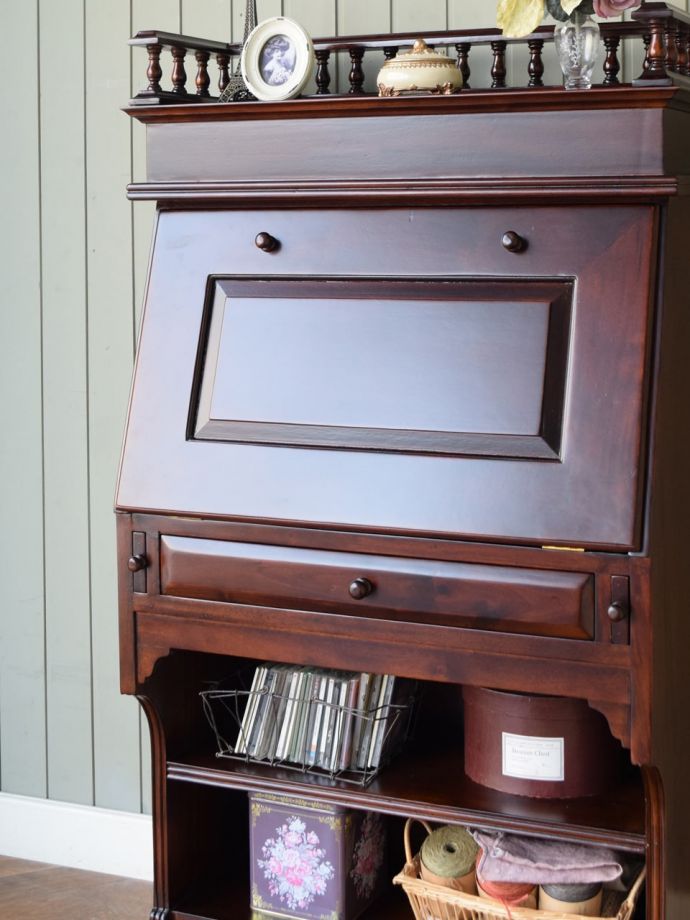 アンティーク家具のようなビューロー