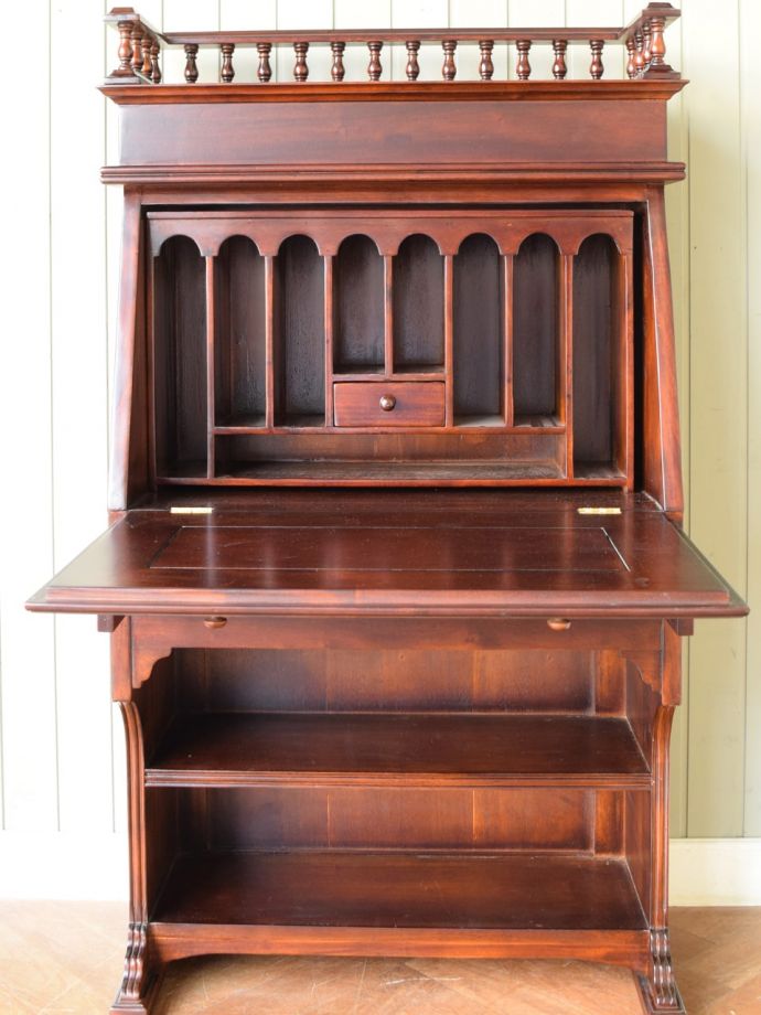 アンティーク調ビューローの扉の中