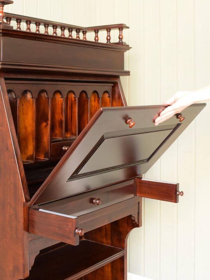 ビューローの扉を前に倒すと