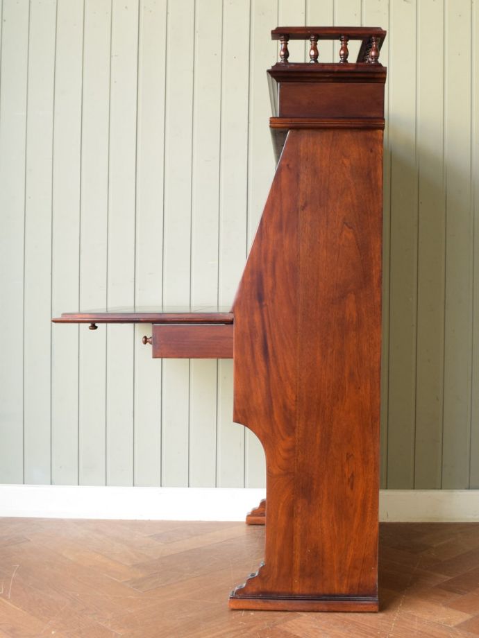 アンティーク調ビューローの側面