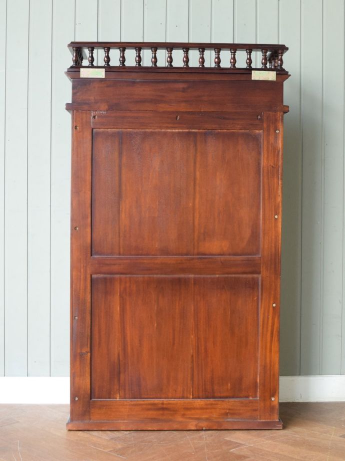 アンティーク風ビューローの後ろ姿