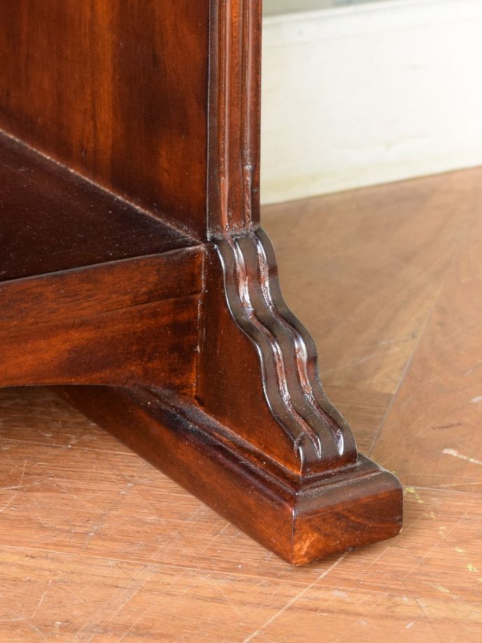 アンティーク風家具の脚