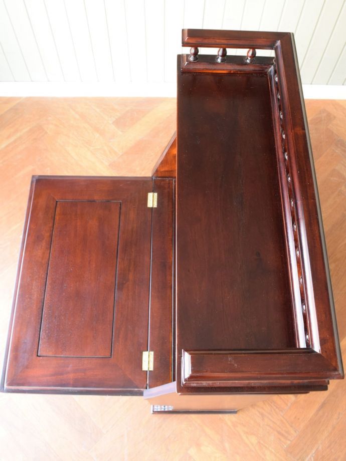 ビューローのデスク