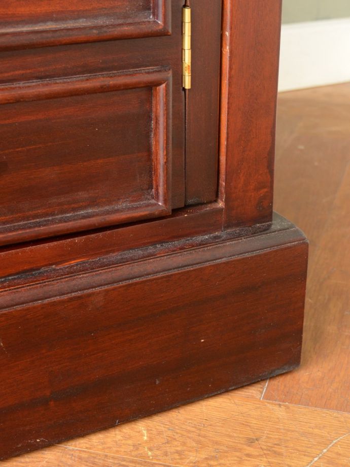 アンティーク風家具の脚