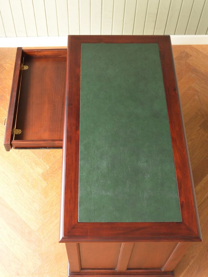 アンティーク風デスクの引き出し