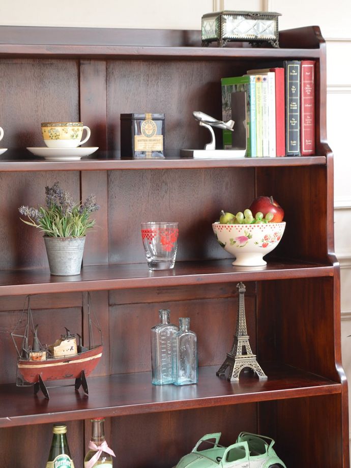 アンティーク風のおしゃれなキャビネット、マホガニー材のオープン