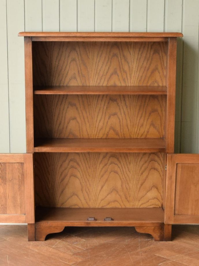 たっぷり収納できるキャビネット