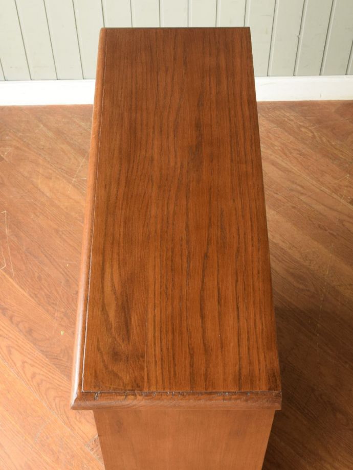 キャビネットの天板