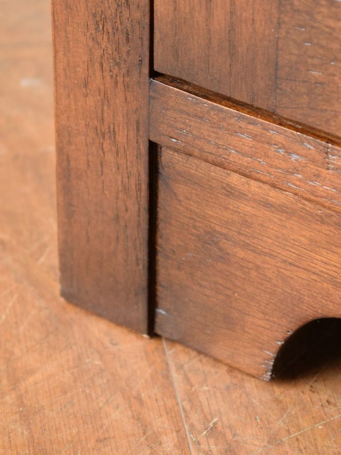 アンティーク風家具の脚