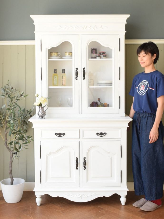 フランスアンティーク風のキャビネット