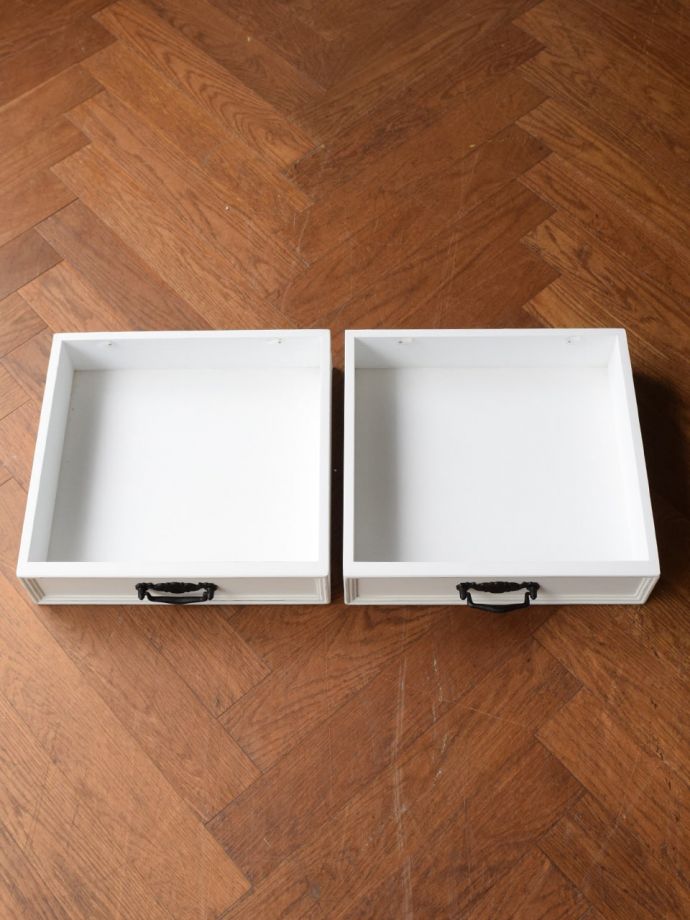 アンティーク風キャビネットの引き出し