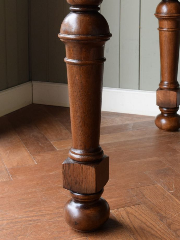 アンティーク風家具の脚