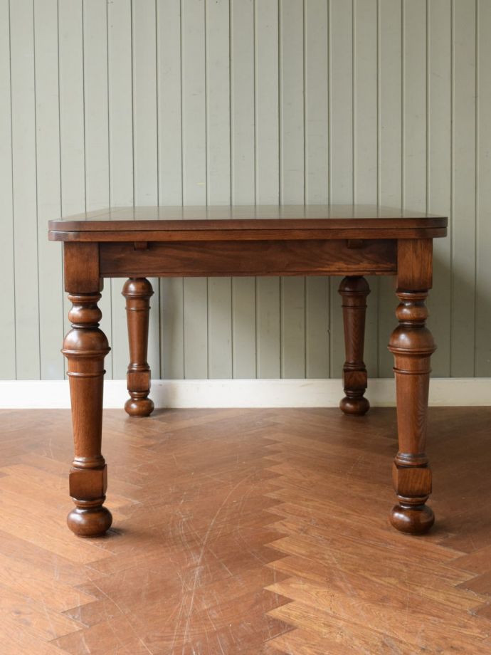 伸長式テーブルの反対側