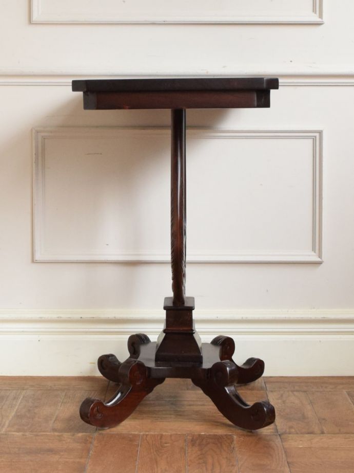 オケージョナルテーブルの側面