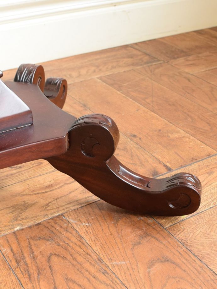 アンティーク風家具の脚