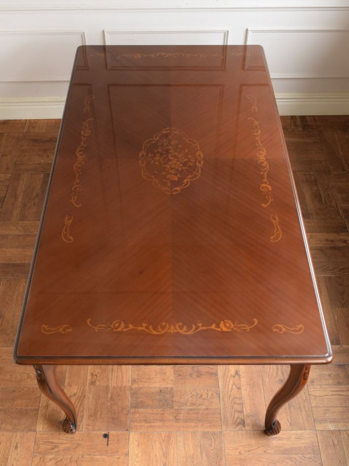 マホガニー無垢材 コーヒーテーブル アンティーク調木彫装飾 美しい木目のテーブル マホガニー無垢材 コーヒーテーブル アンティーク調木彫装飾 美しい