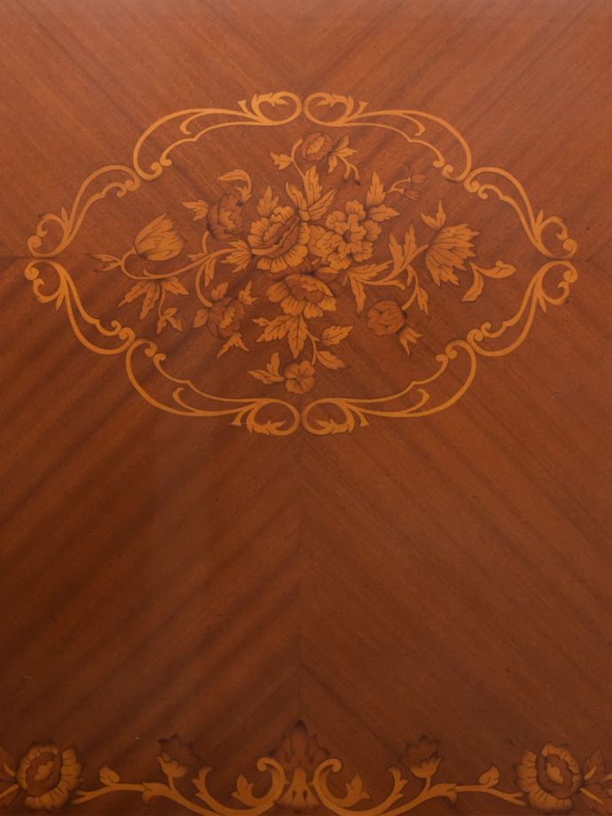 アンティーク風テーブルの装飾