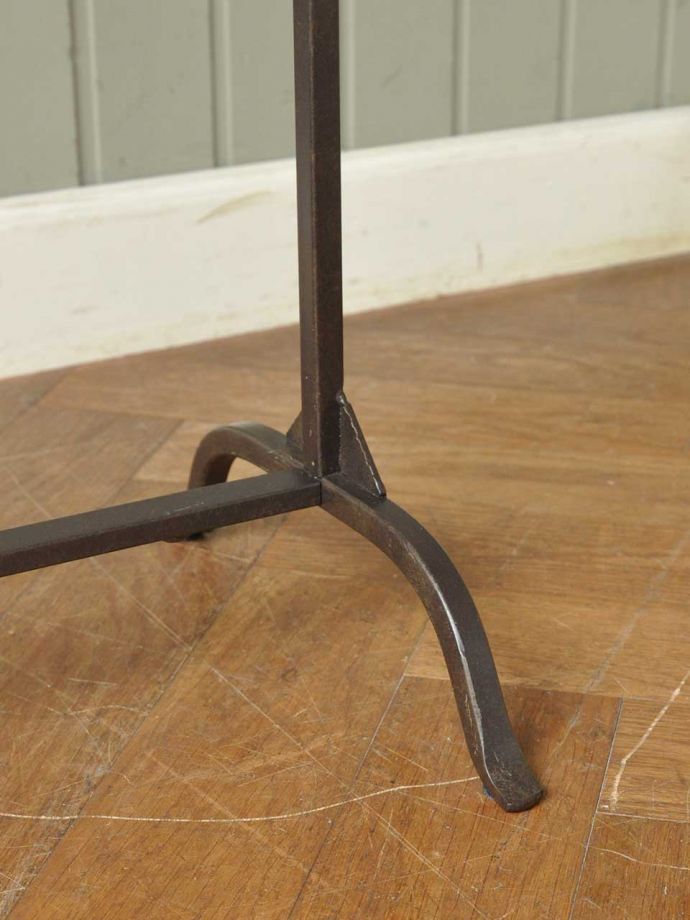 コートハンガーの足